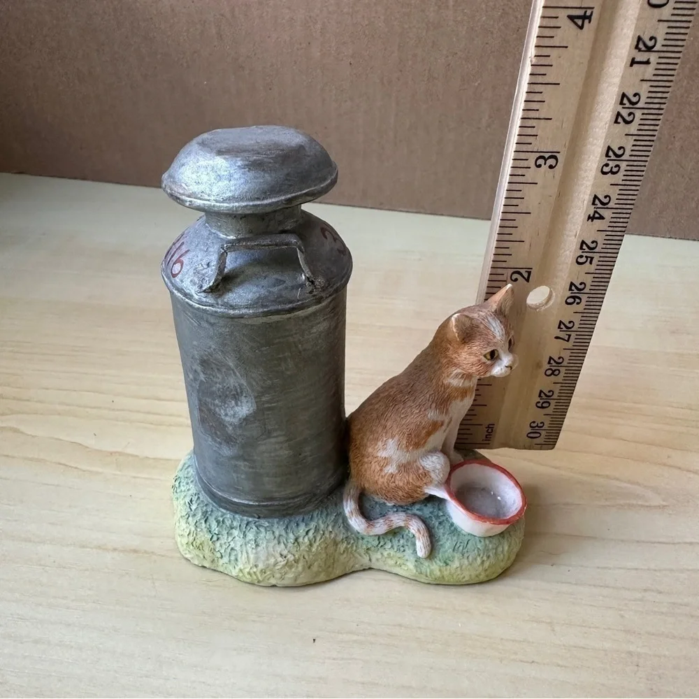 Cat with Milk Can Figurine Lowell Davis 1988 Schmid Scotland Farmhouse Vintage